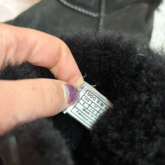 Women's Black Ugg Boots - Picture 4 of 6